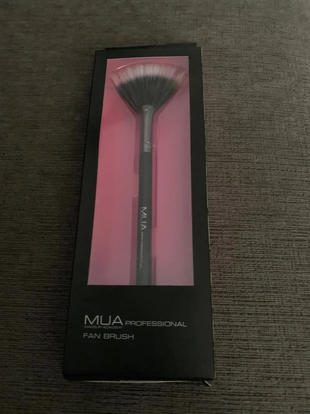 MUA Makeup Academy Professional FanBrush